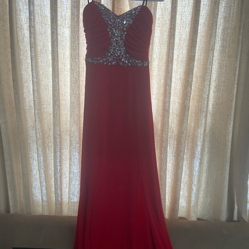 Strapless Windsor bought size 7 wore once